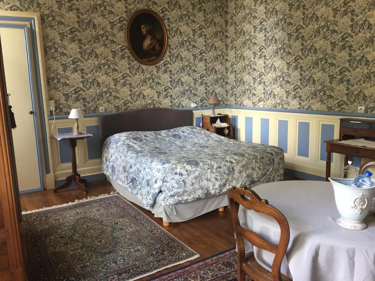 Chateau De Pintray Bed & Breakfast